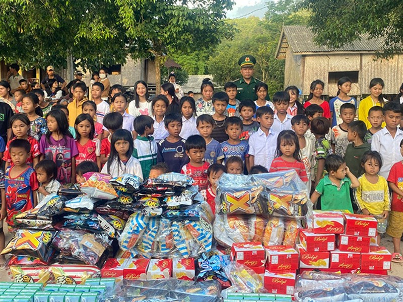 Hình ảnh minh họa những tác động tiêu cực của cờ bạc có vấn đề lên cá nhân và gia đình, với hình ảnh căng thẳng và đổ vỡ, nhấn mạnh thông điệp của 123b